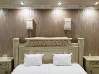 Отель Хотел ЦЕНТРАЛ Стара-Загора Улучшенный номер с кроватью размера «king-size»-3